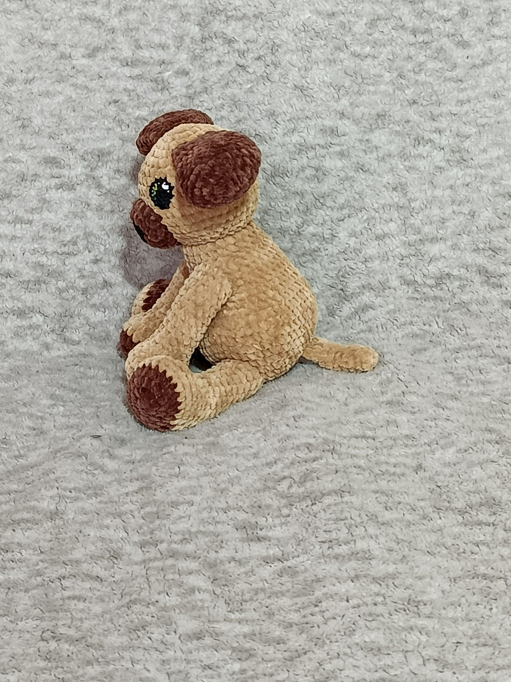 Orion – Petit chien fidèle _ beige et marron