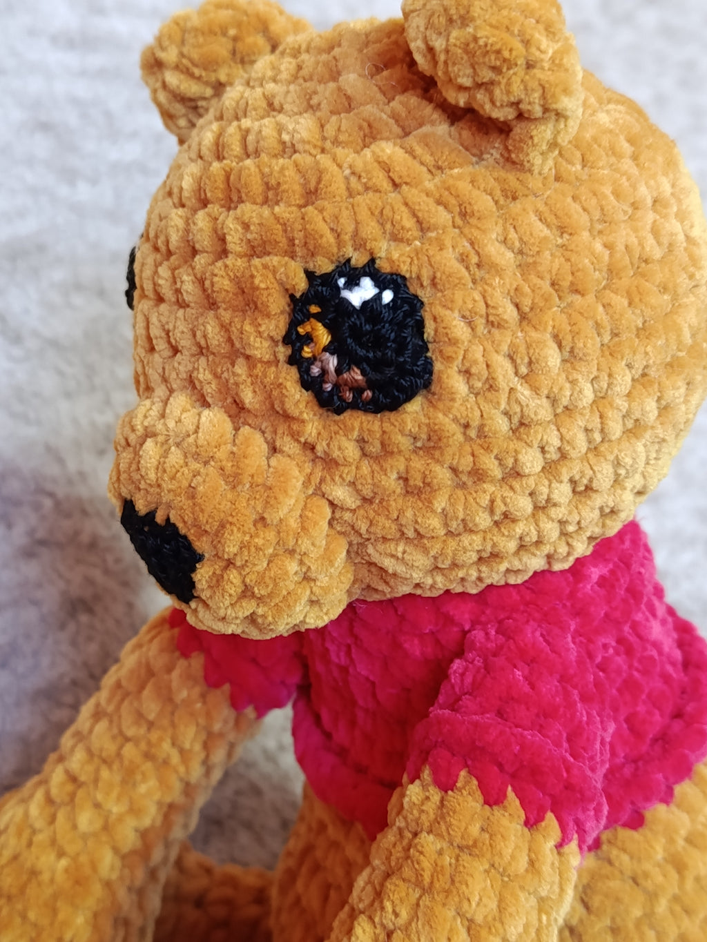 Lune – Ourson câlin (inspiration Winnie l’Ourson) – Modèle unique prêt à adopter