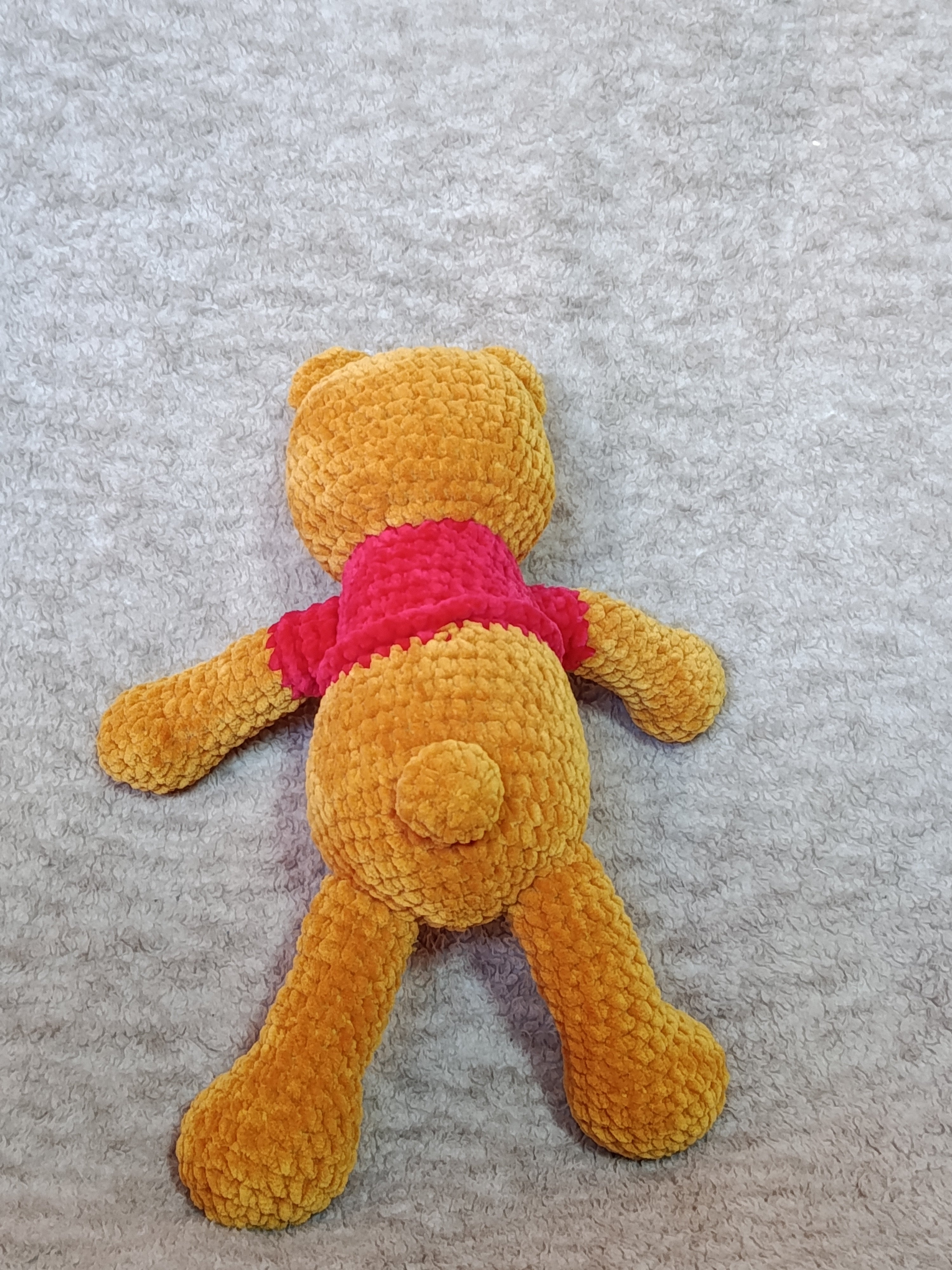 Lune – Ourson câlin (inspiration Winnie l’Ourson) – Modèle unique prêt à adopter