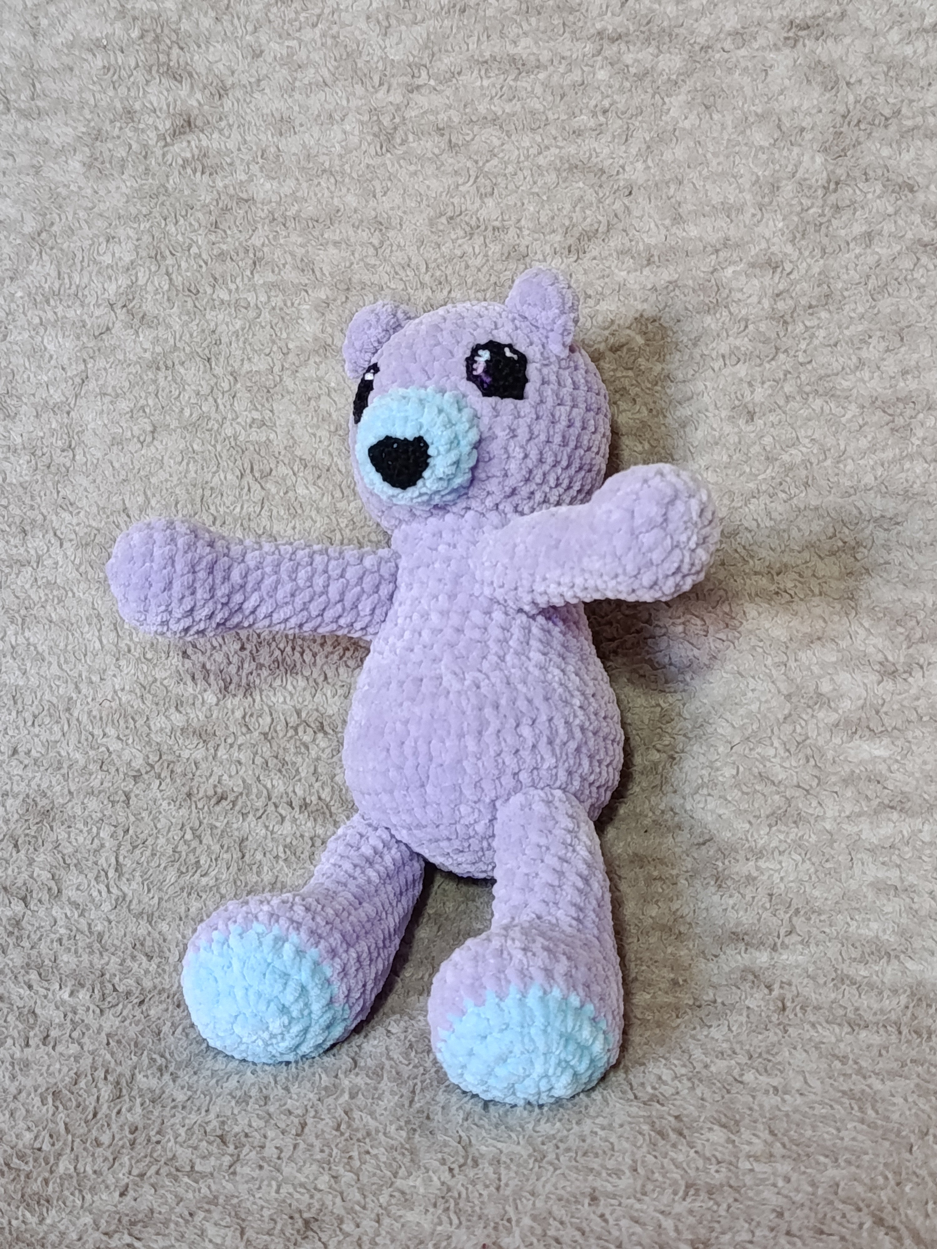 Lune – Ourson câlin lilas & bleu clair (modèle unique prêt à adopter)