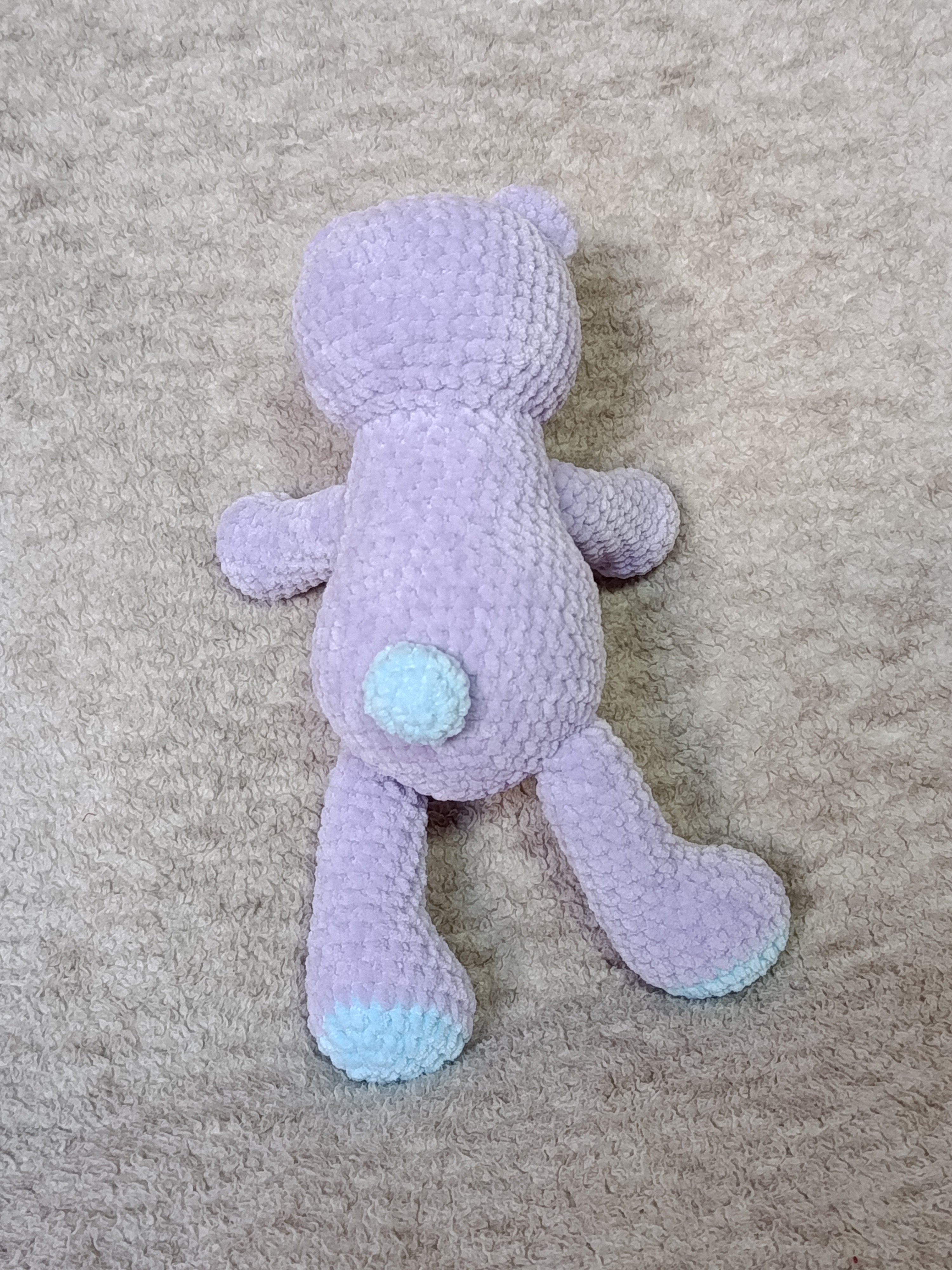 Lune – Ourson câlin lilas & bleu clair (modèle unique prêt à adopter)