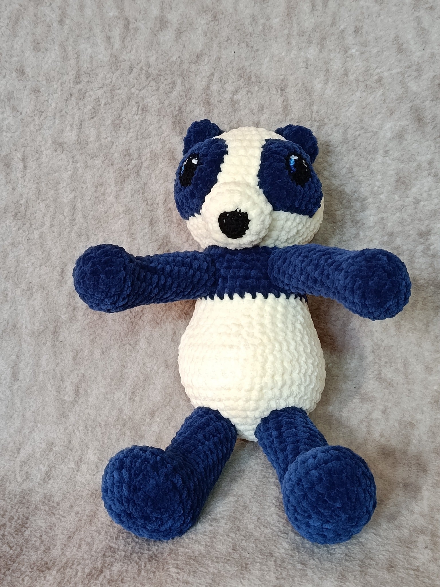 Nova – Panda rêveur Nuit Glacée (modèle unique prêt à adopter)