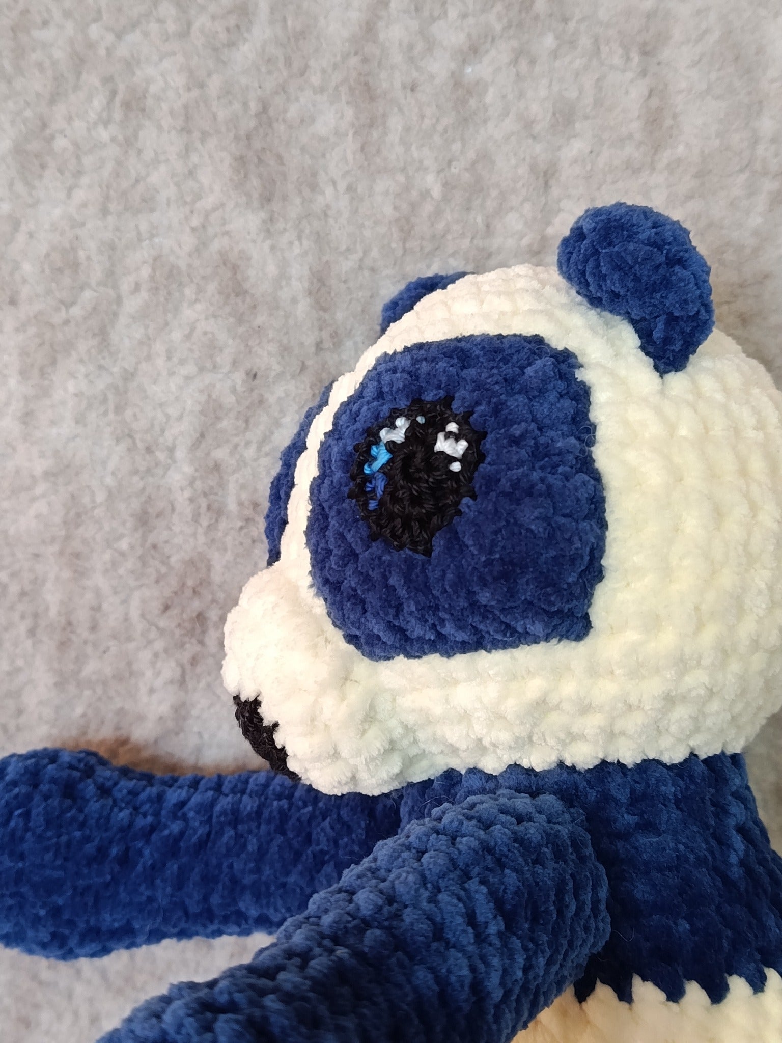 Nova – Panda rêveur Nuit Glacée (modèle unique prêt à adopter)