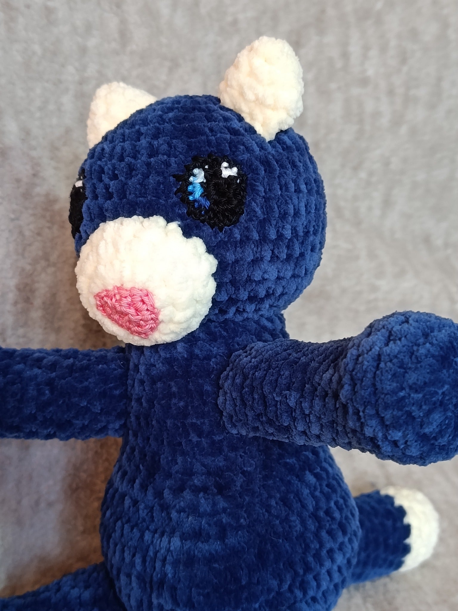 Sélène – Chatonne Coquette Nuit Glacée (modèle unique prêt à adopter)