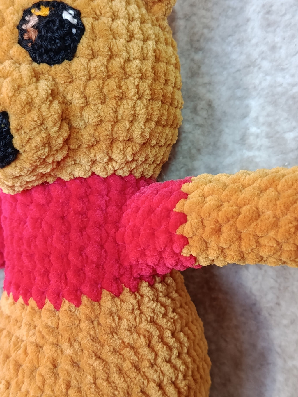 Lune – Ourson câlin (inspiration Winnie l’Ourson) – Modèle unique prêt à adopter