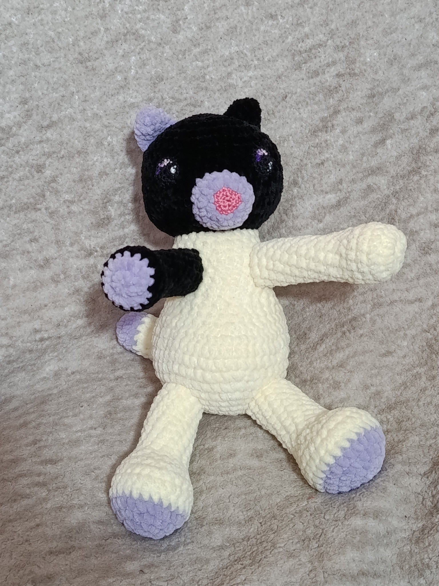 Sélène – Chatonne coquette _ noir, crème et lilas