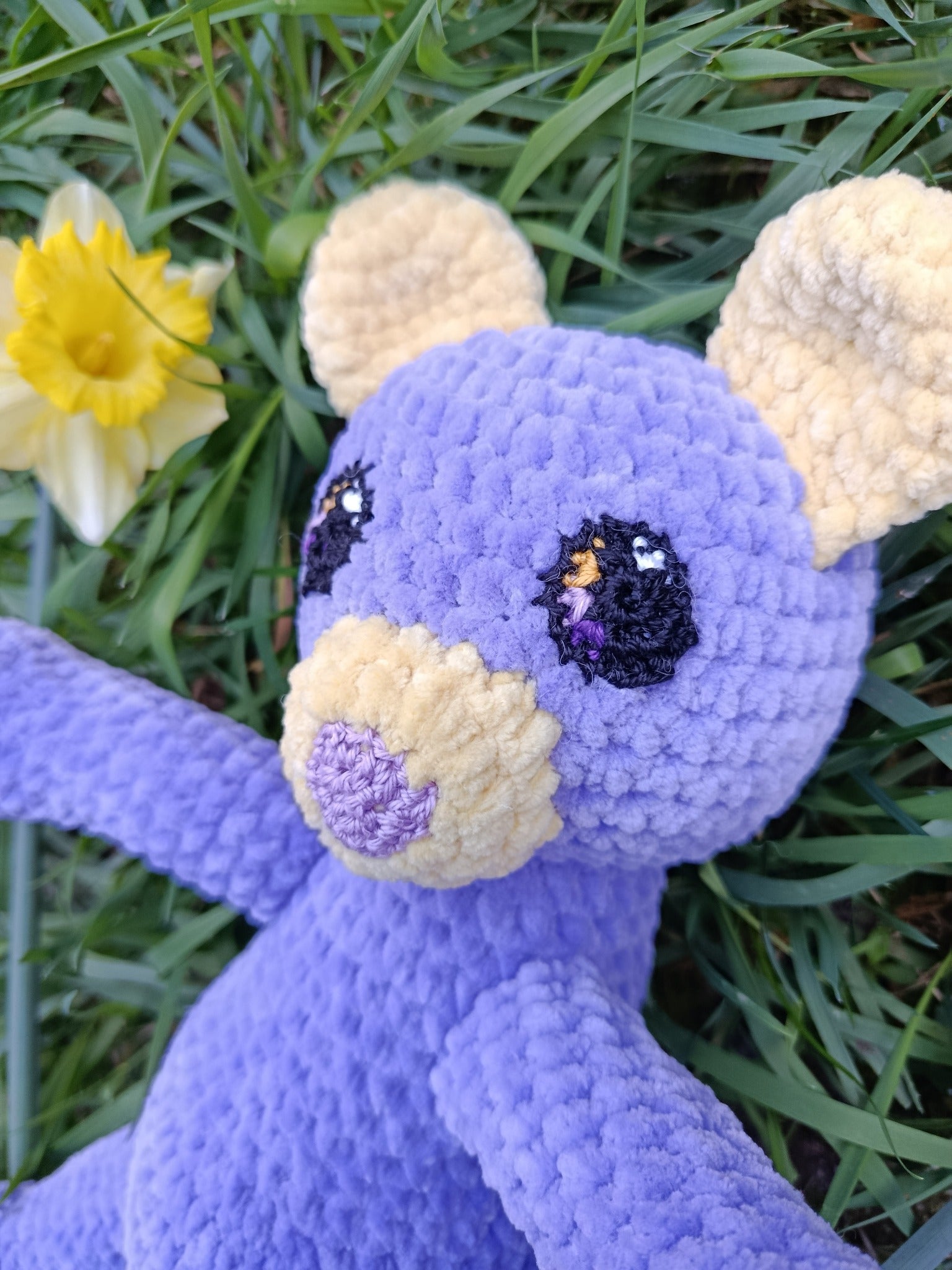 Mélodie – Souris curieuse _ lavande et jaune vanille