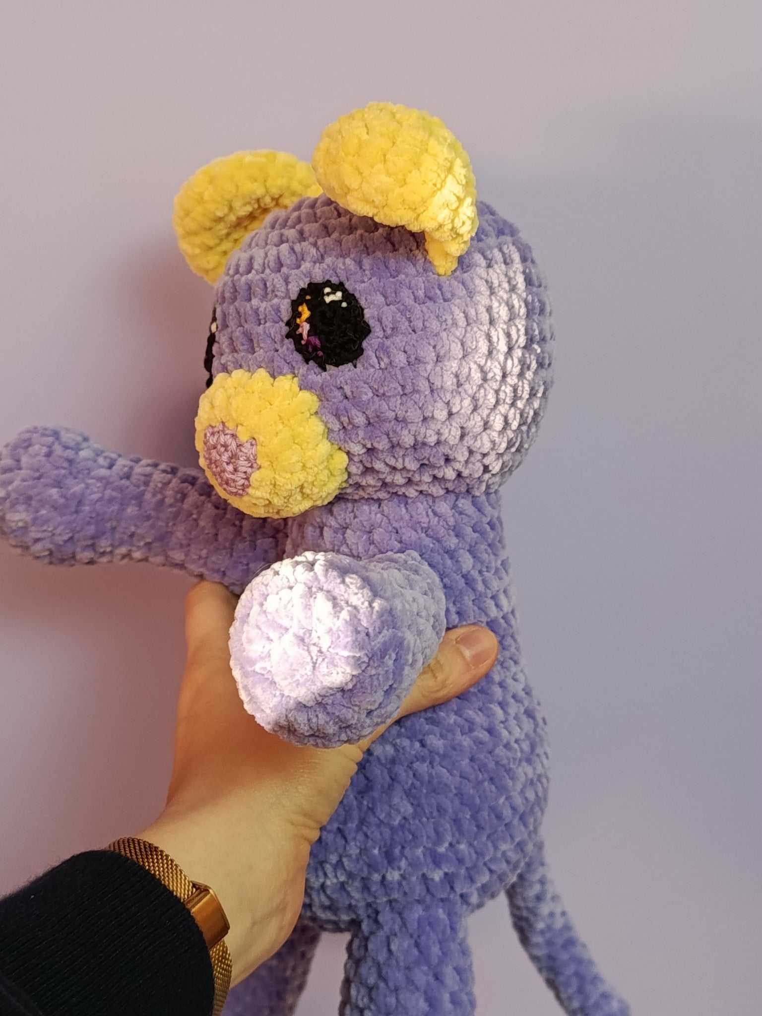 Mélodie – Souris curieuse _ lavande et jaune vanille