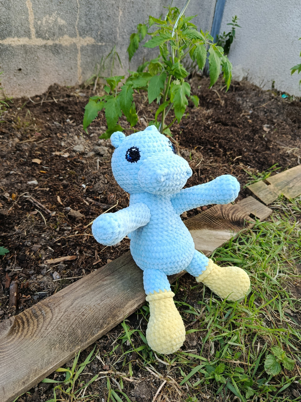 Cosmos - Hippo tranquille _  bleu ciel à bottes jaunes