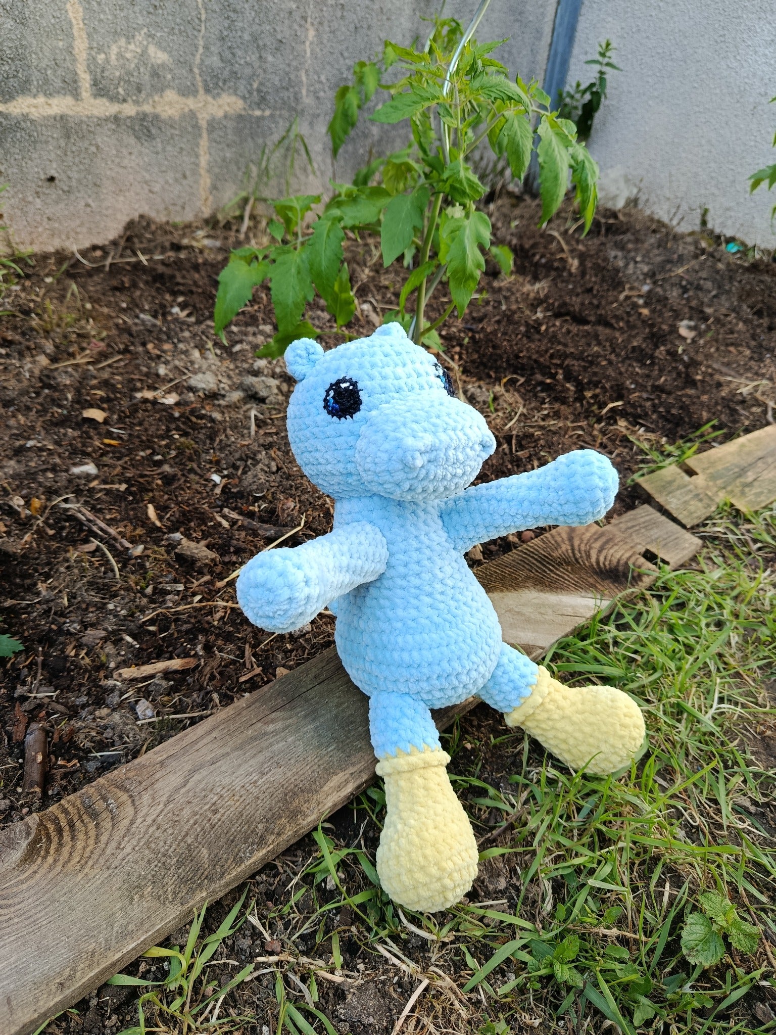 Cosmos - Hippo tranquille _  bleu ciel à bottes jaunes